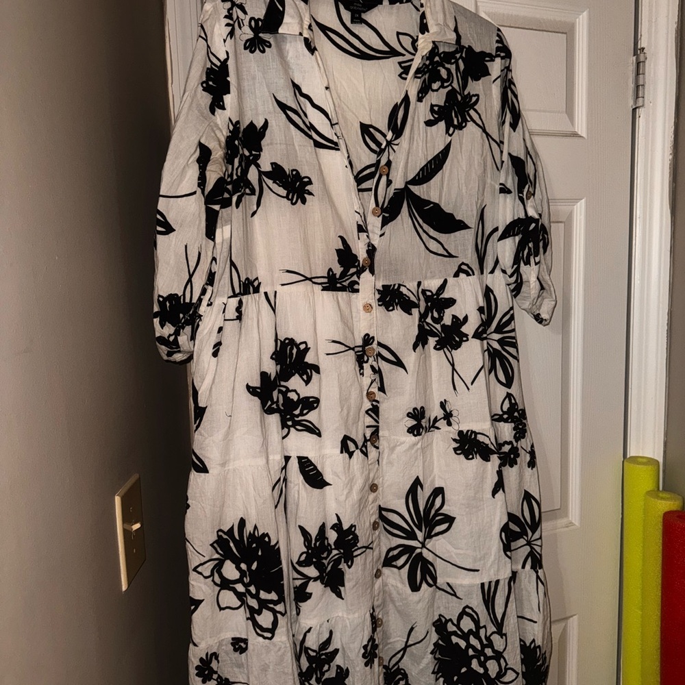 Mlle Gabrielle Black and White Floral Long Sleeve Dress